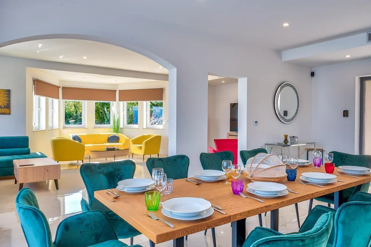 Villa Esarjo With Heated Pool And Sea View Veprinac