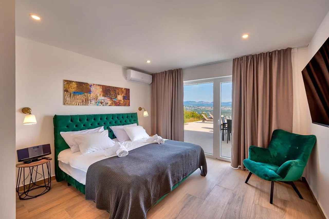Villa Esarjo With Heated Pool And Sea View Veprinac