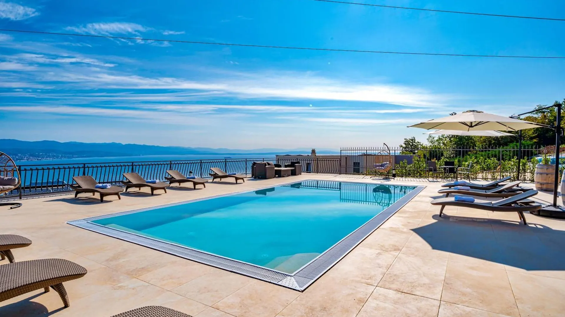 Villa Esarjo With Heated Pool And Sea View Veprinac